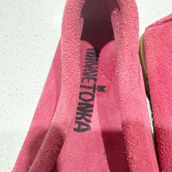 Minnetonka Kids' Thunderbird II moccasin in hot pink suede Size 1 - Picture 4 of 6